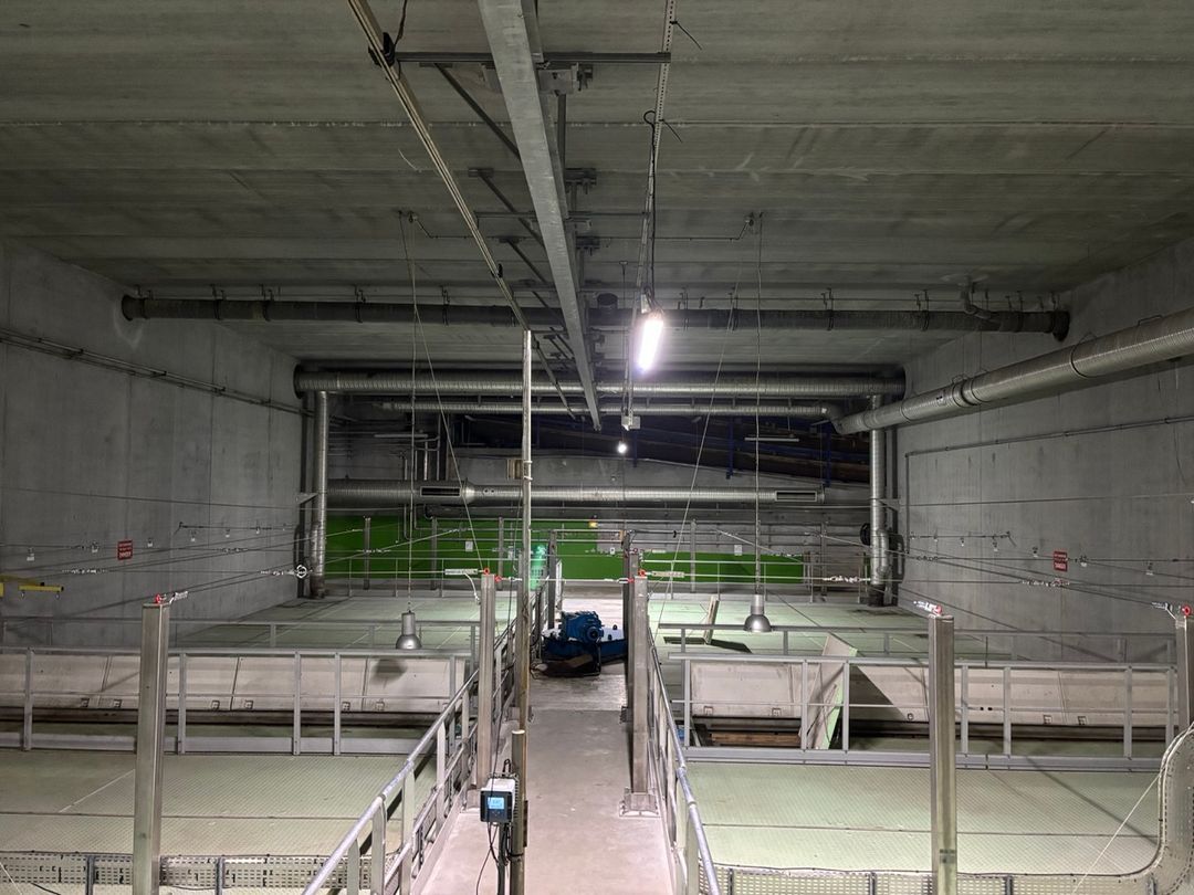 Hookt system in industrial facility